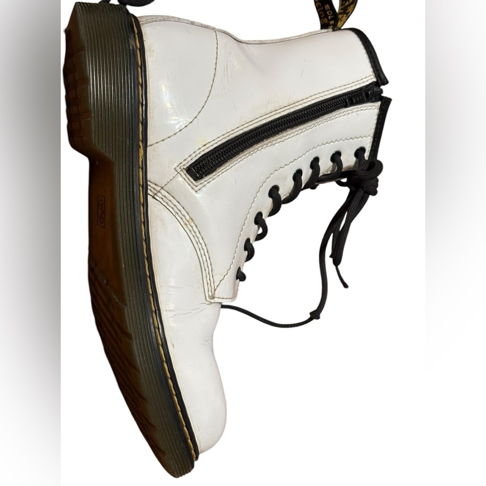 SOLD
Dr. Martens White T Zavala 8 Eyelet Combat Boot EU 37 US L 6 US M 5 UK 4 - Picture 8 of 15